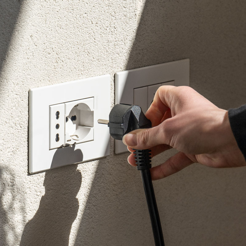 Collegamento plug and Play alla presa Schuko